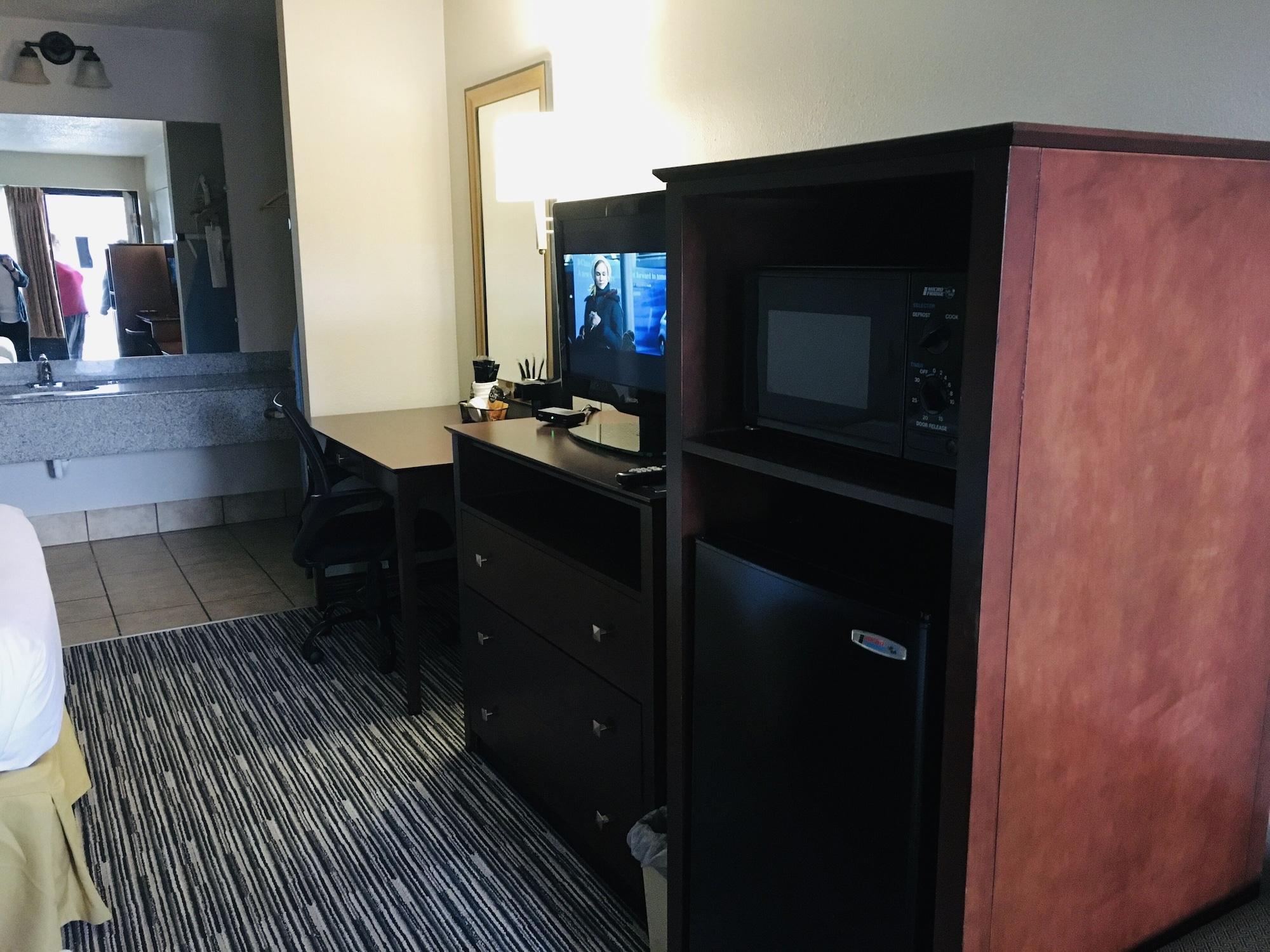 Ramada By Wyndham Batesville Exterior photo