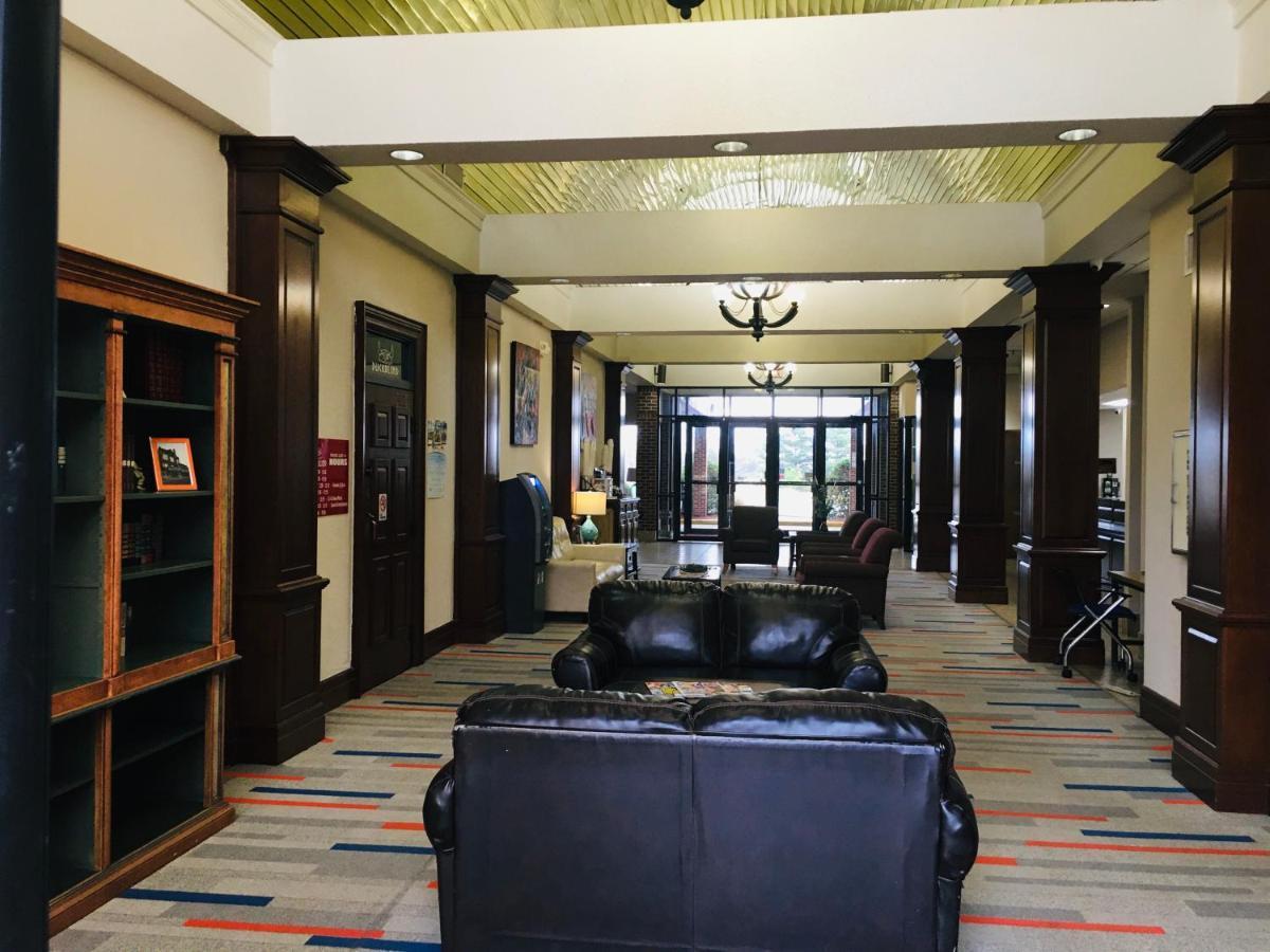 Ramada By Wyndham Batesville Exterior photo